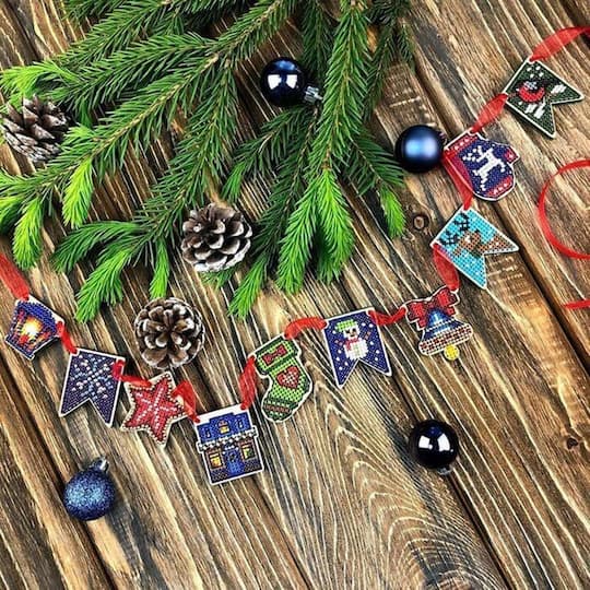 Wonderland Crafts 20 Piece Christmas Wooden Embroidery Blanks